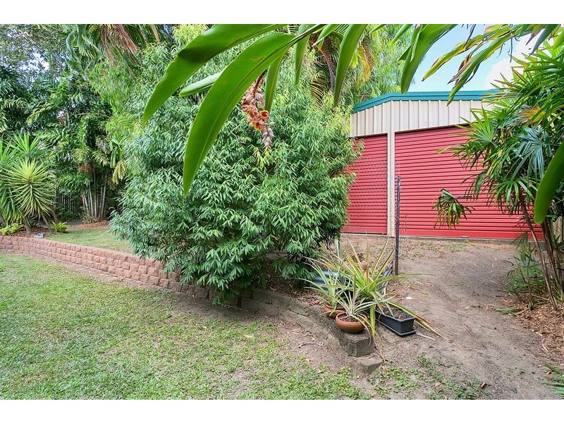 27 Pepperina St, Mooroobool QLD 4870