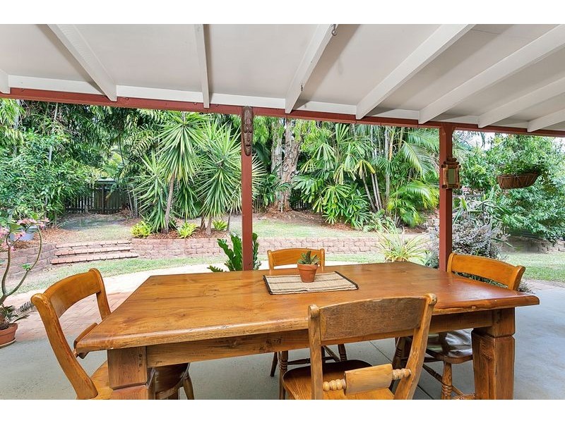 27 Pepperina St, Mooroobool QLD 4870