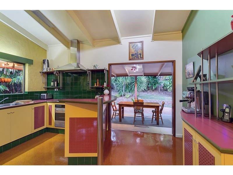 27 Pepperina St, Mooroobool QLD 4870