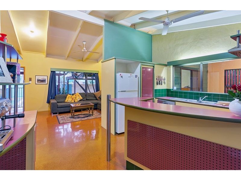 27 Pepperina St, Mooroobool QLD 4870