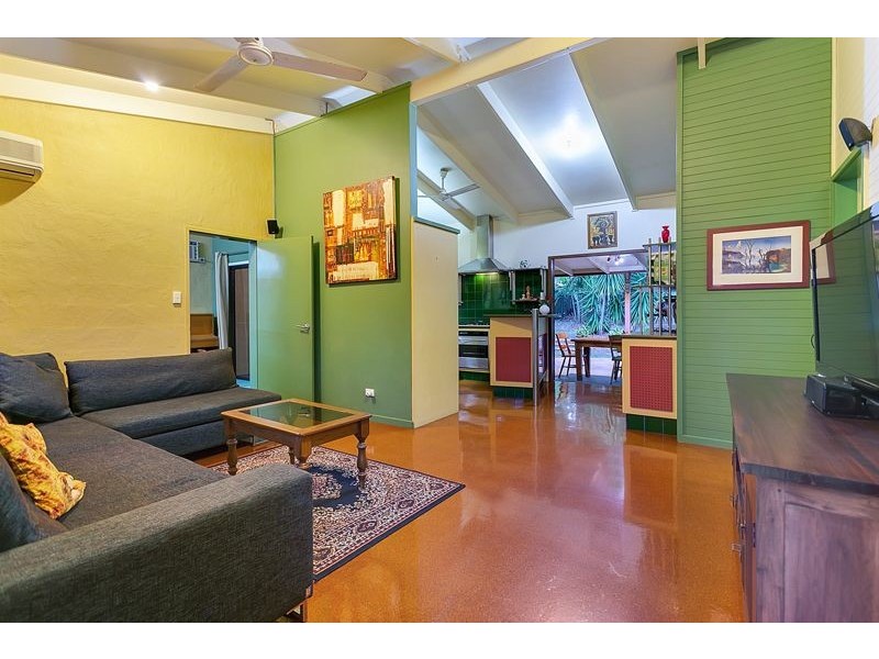 27 Pepperina St, Mooroobool QLD 4870