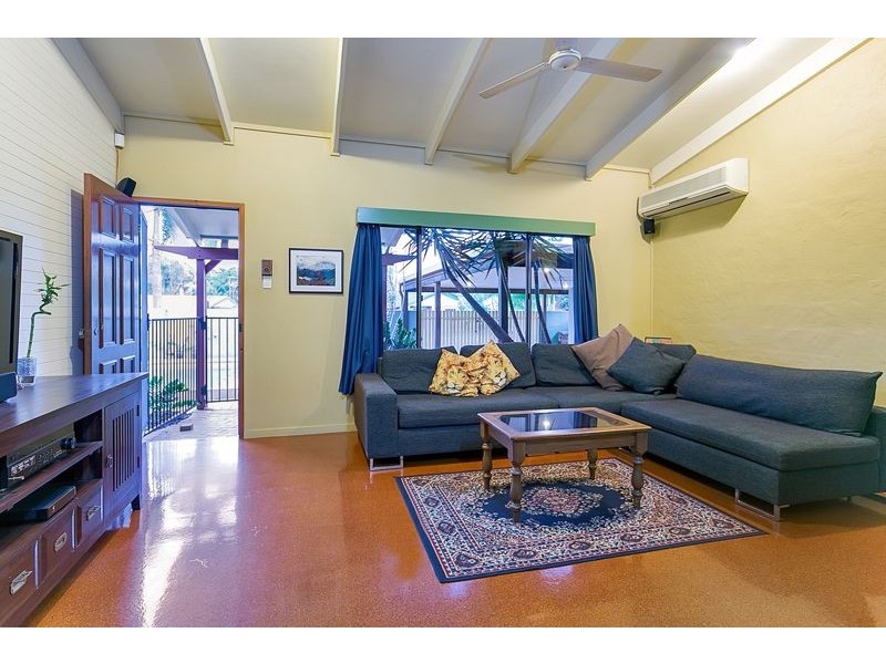 27 Pepperina St, Mooroobool QLD 4870