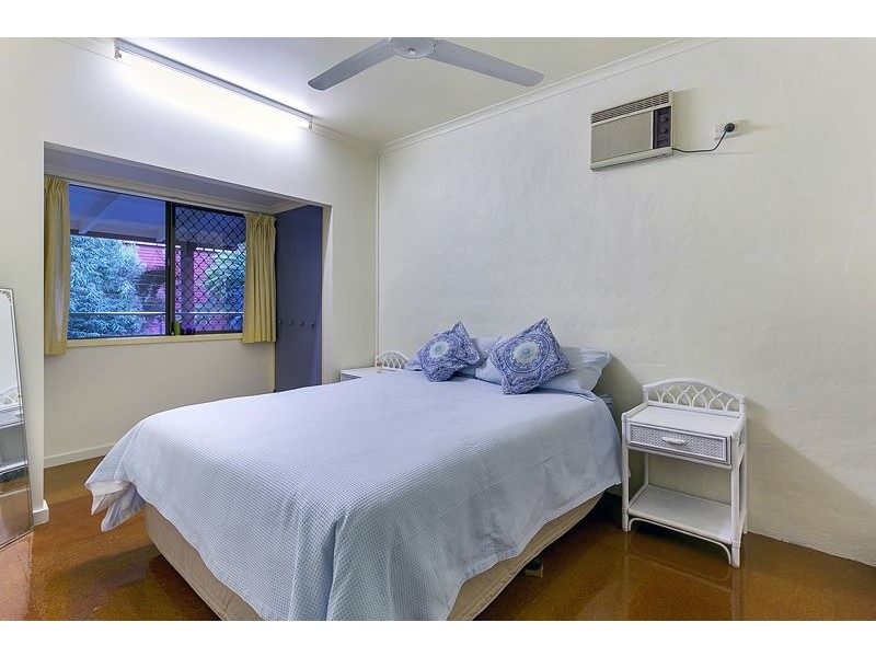 27 Pepperina St, Mooroobool QLD 4870