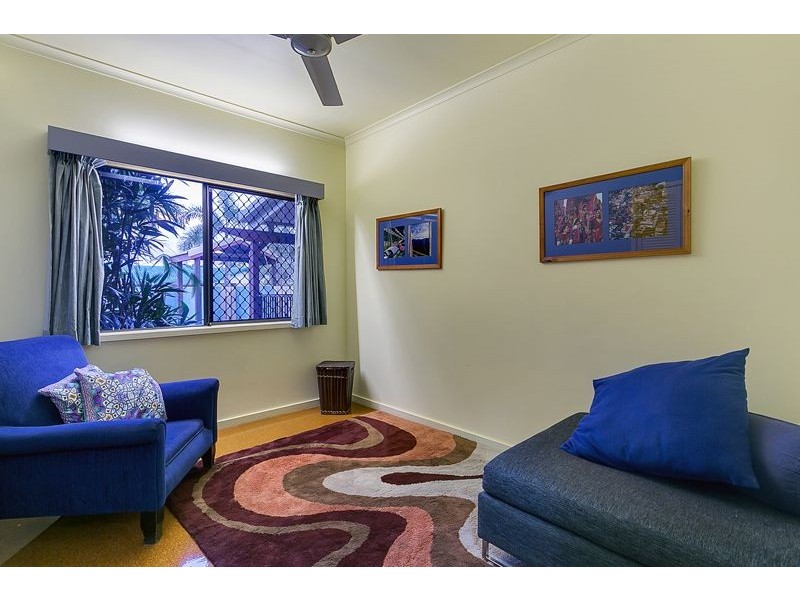 27 Pepperina St, Mooroobool QLD 4870