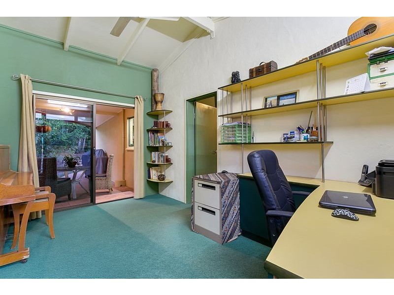 27 Pepperina St, Mooroobool QLD 4870