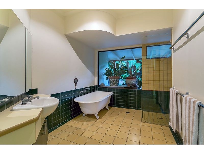 27 Pepperina St, Mooroobool QLD 4870
