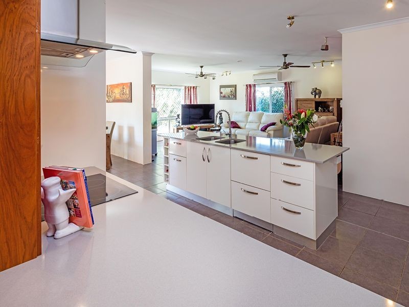 5 Kirraly Close, Mooroobool QLD 4870