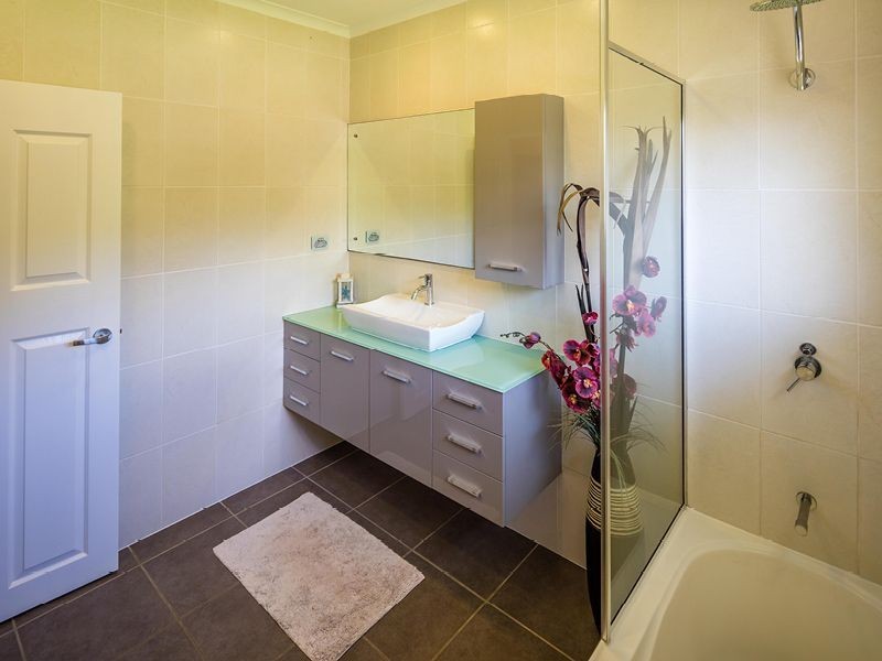 5 Kirraly Close, Mooroobool QLD 4870