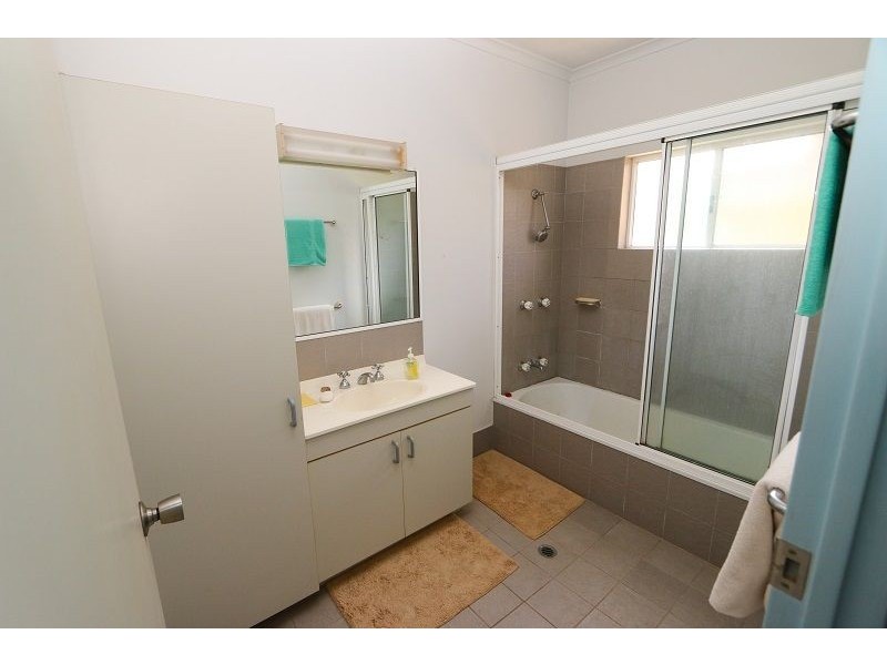 100 Irene St, Mooroobool QLD 4870