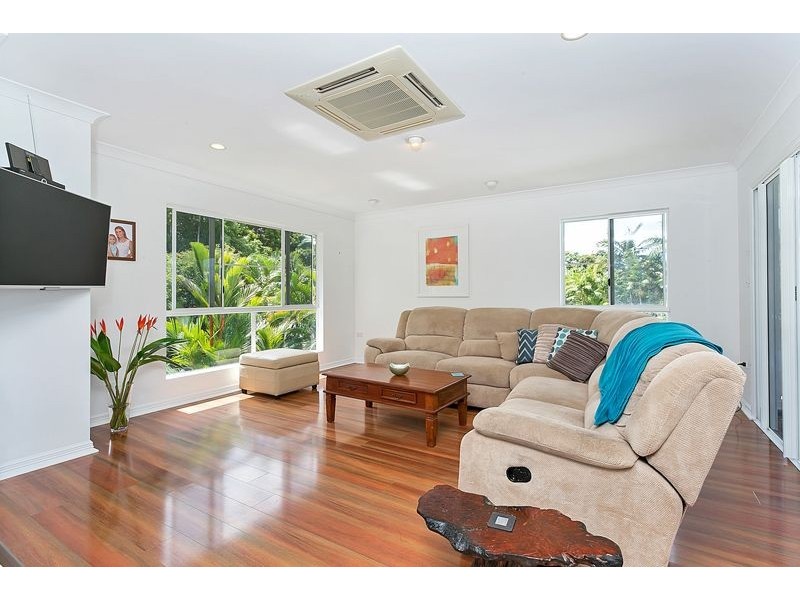 12 Forum Close, Mooroobool QLD 4870