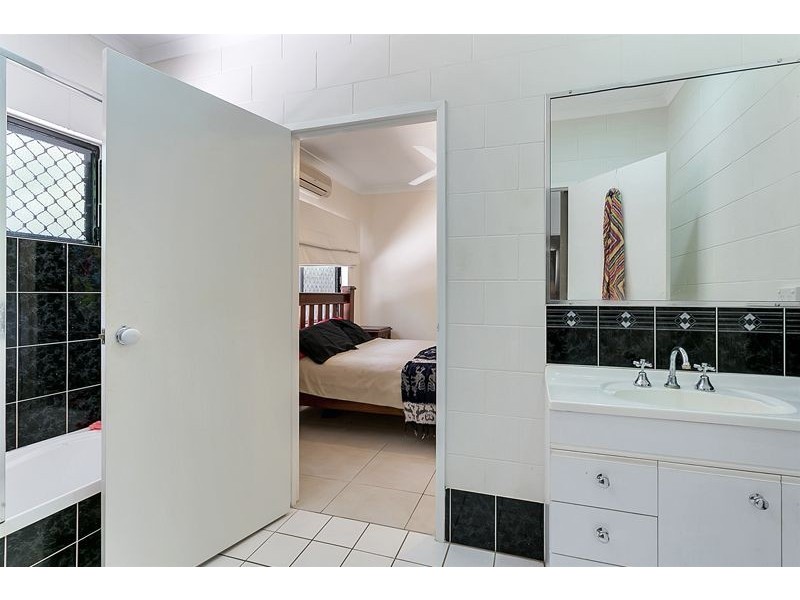 15 Opaline Close, Brinsmead QLD 4870