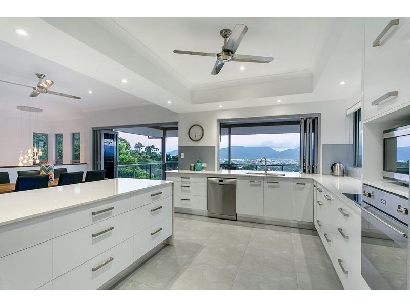 20 Oceanview Place, Mooroobool QLD 4870