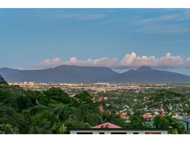 20 Oceanview Place, Mooroobool QLD 4870