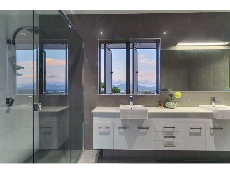 20 Oceanview Place, Mooroobool QLD 4870