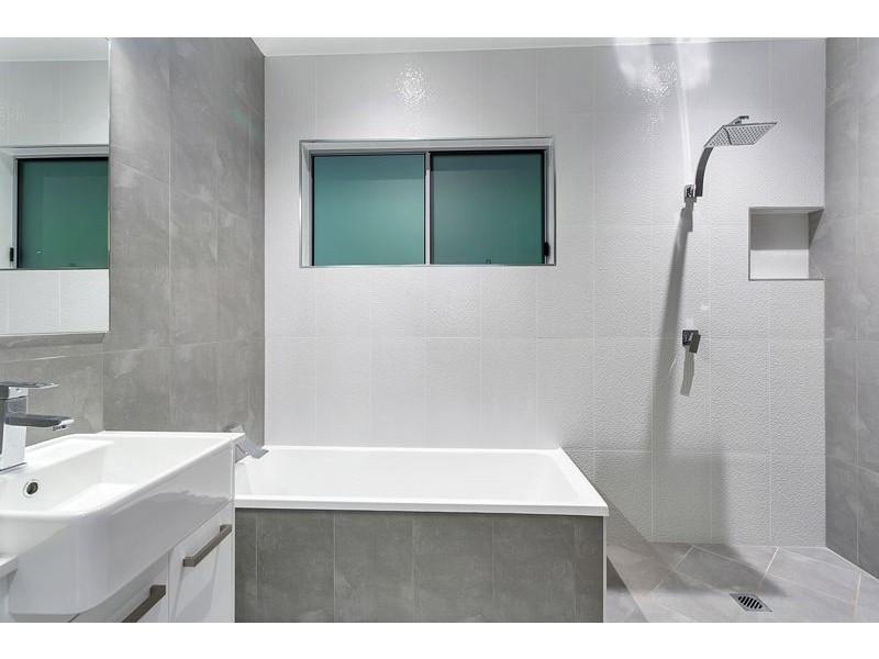 20 Oceanview Place, Mooroobool QLD 4870