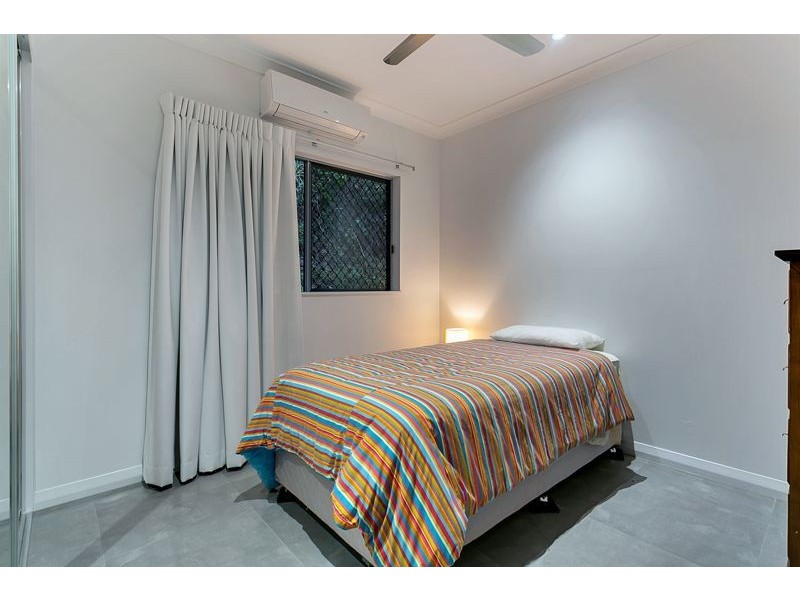20 Oceanview Place, Mooroobool QLD 4870