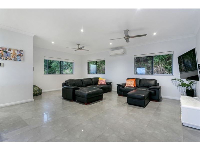 20 Oceanview Place, Mooroobool QLD 4870