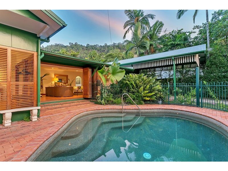 25 Mason Street, Stratford QLD 4870