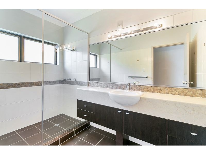 11 Lavender St, Mooroobool QLD 4870