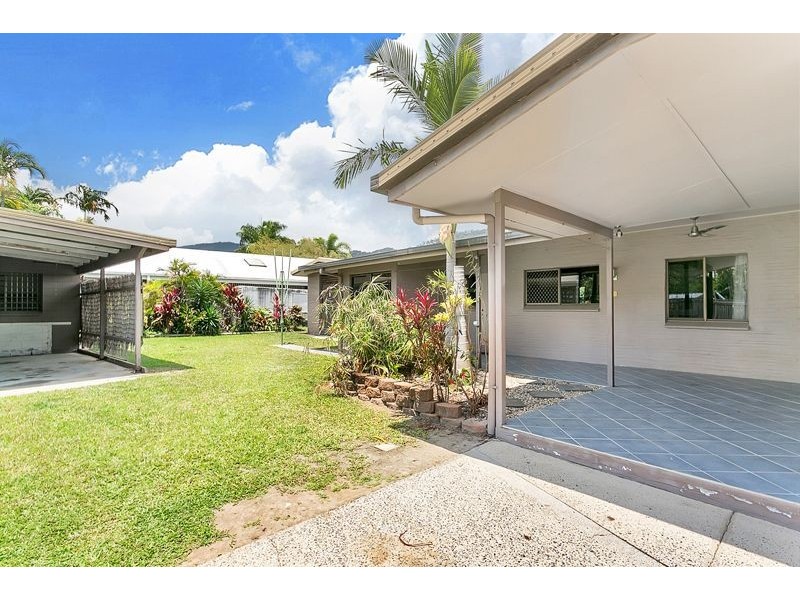11 Lavender St, Mooroobool QLD 4870