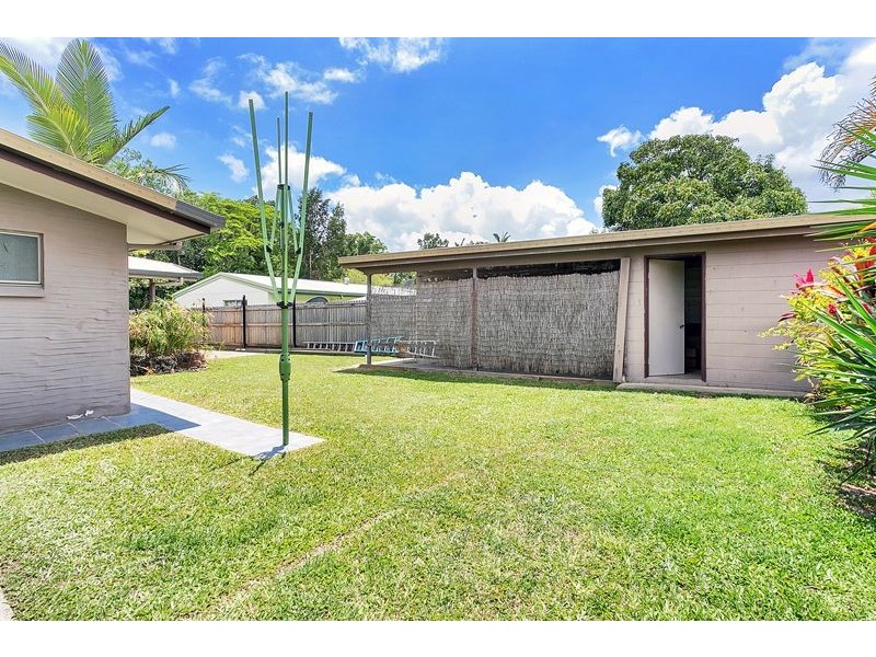 11 Lavender St, Mooroobool QLD 4870