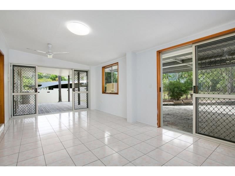 7 County Close, Smithfield QLD 4878