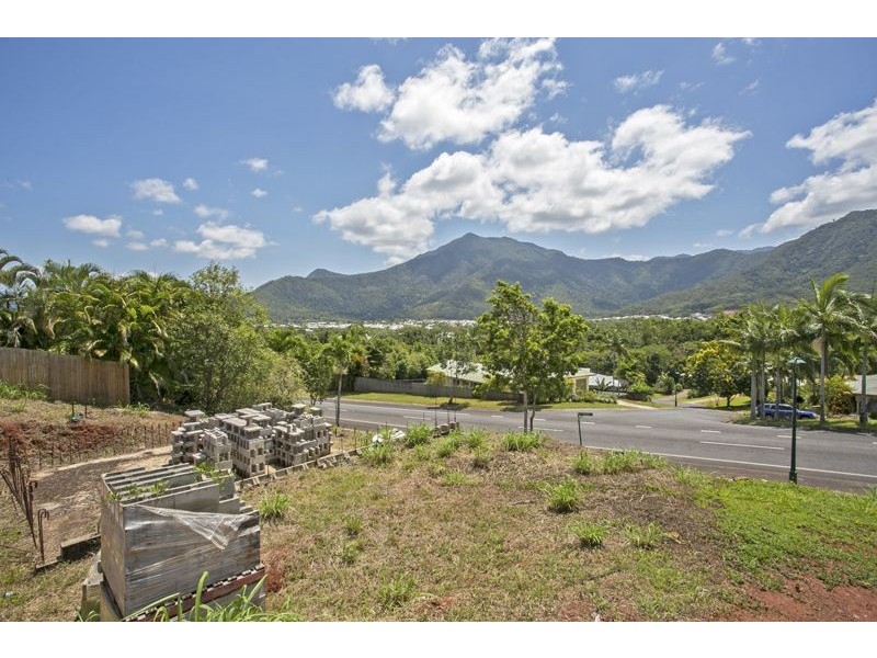 264 Robert Road, Bentley Park QLD 4869