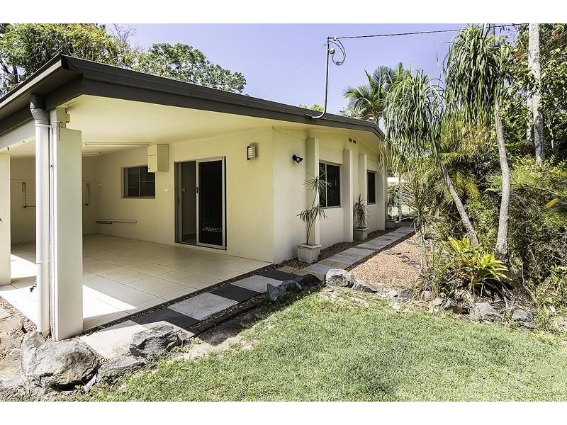 4 Tudor Close, Trinity Park QLD 4879