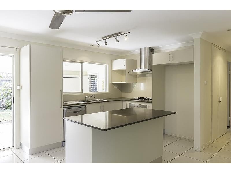 4 Tudor Close, Trinity Park QLD 4879