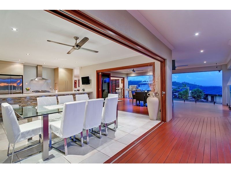 135 McFarlane Drive, Kanimbla QLD 4870