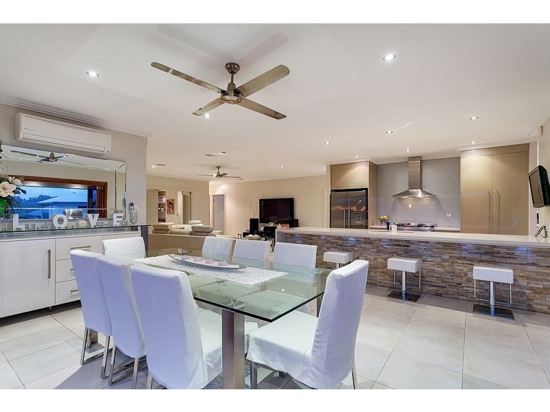 135 McFarlane Drive, Kanimbla QLD 4870