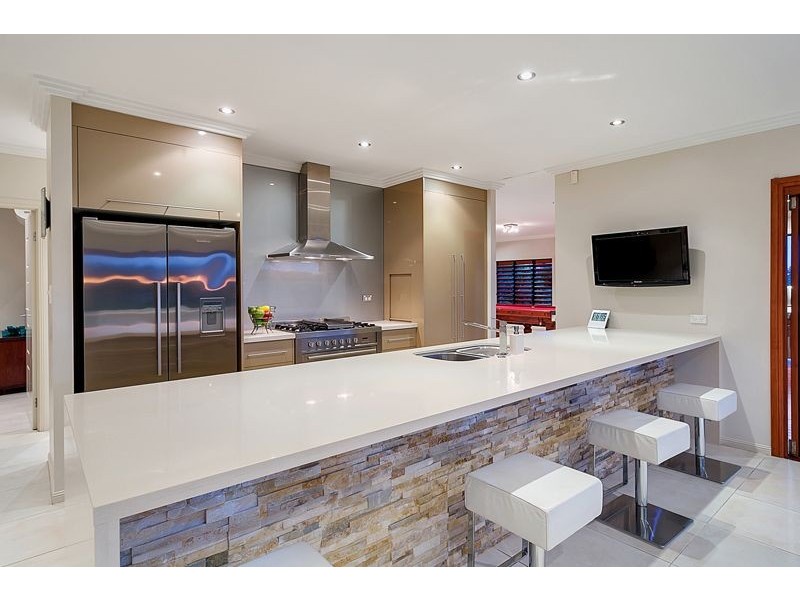 135 McFarlane Drive, Kanimbla QLD 4870