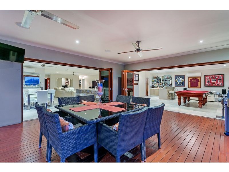 135 McFarlane Drive, Kanimbla QLD 4870