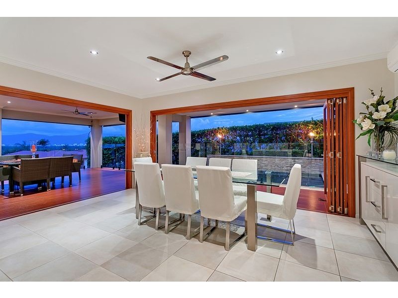135 McFarlane Drive, Kanimbla QLD 4870