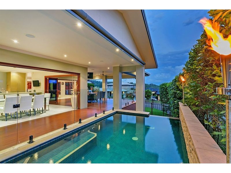 135 McFarlane Drive, Kanimbla QLD 4870