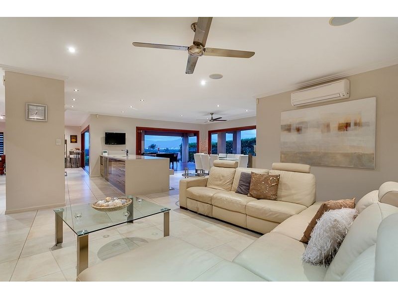 135 McFarlane Drive, Kanimbla QLD 4870