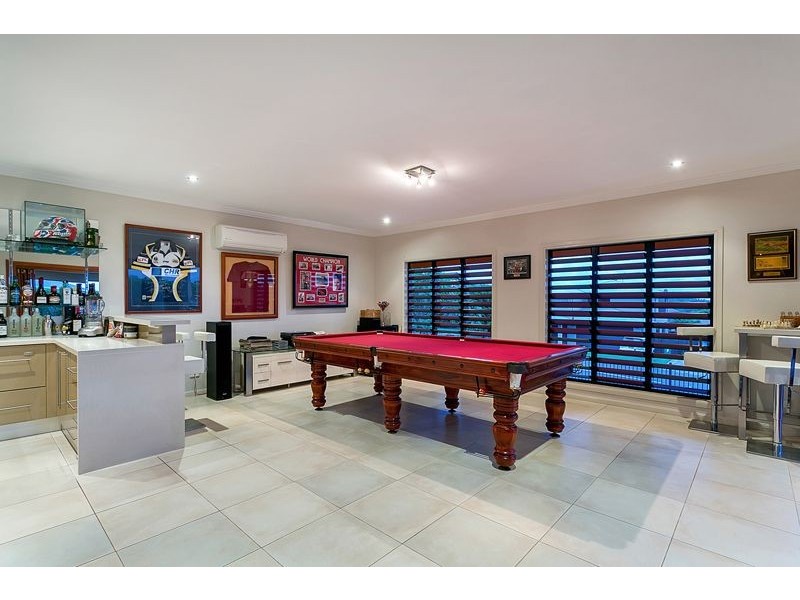 135 McFarlane Drive, Kanimbla QLD 4870