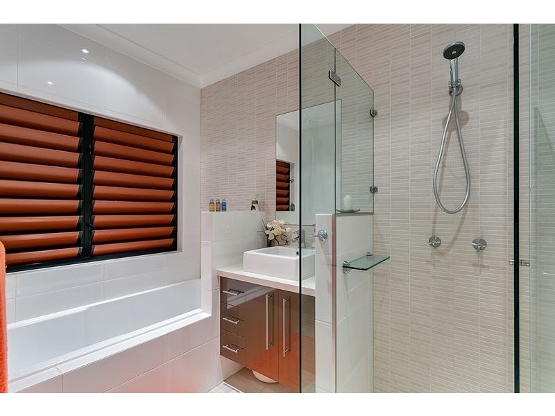 135 McFarlane Drive, Kanimbla QLD 4870