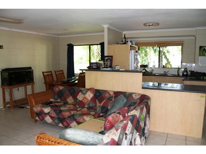 8 Ryan Close, Brinsmead QLD 4870