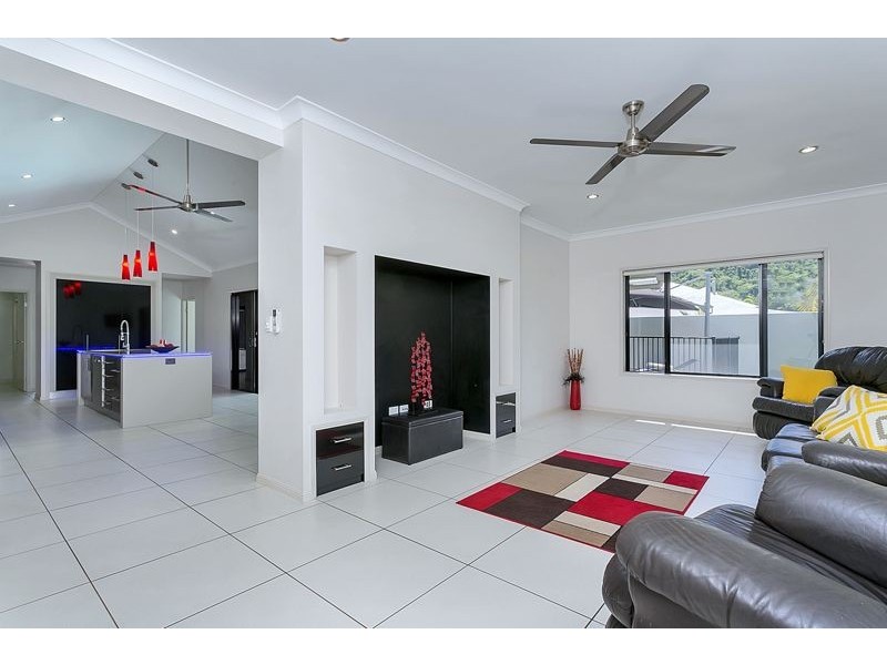 14 Kippin Close, Redlynch QLD 4870