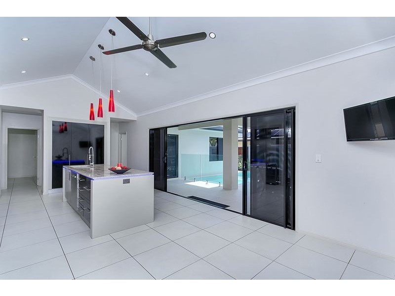 14 Kippin Close, Redlynch QLD 4870
