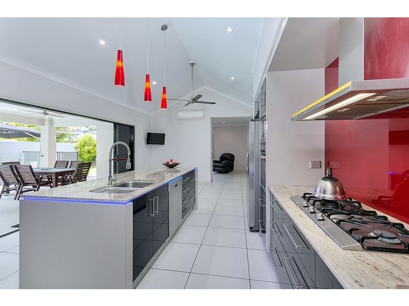 14 Kippin Close, Redlynch QLD 4870