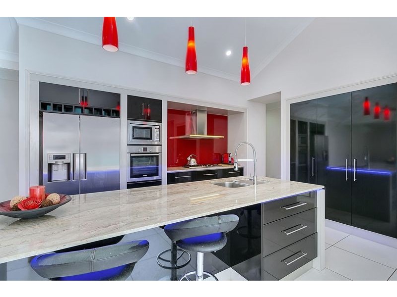 14 Kippin Close, Redlynch QLD 4870