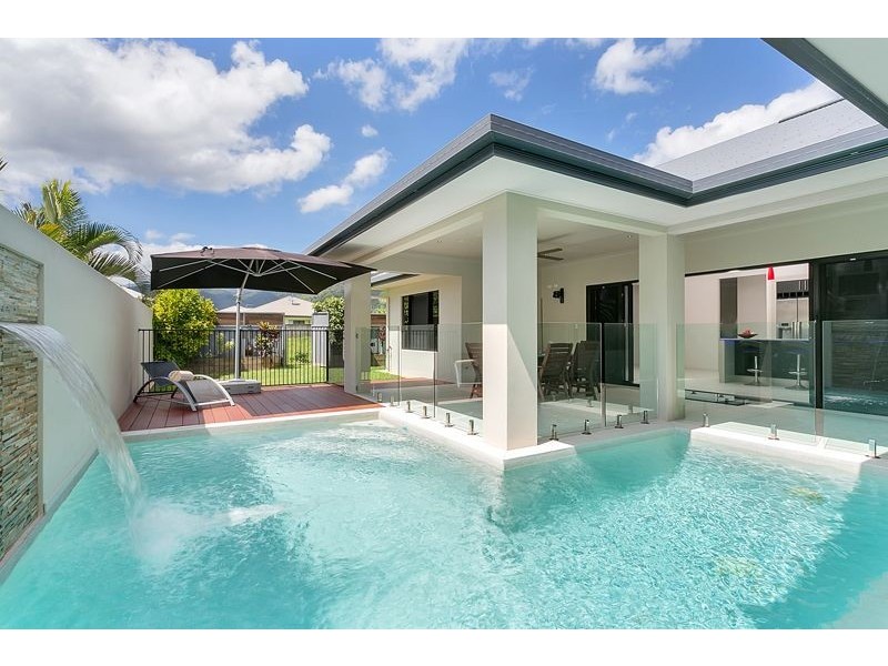 14 Kippin Close, Redlynch QLD 4870
