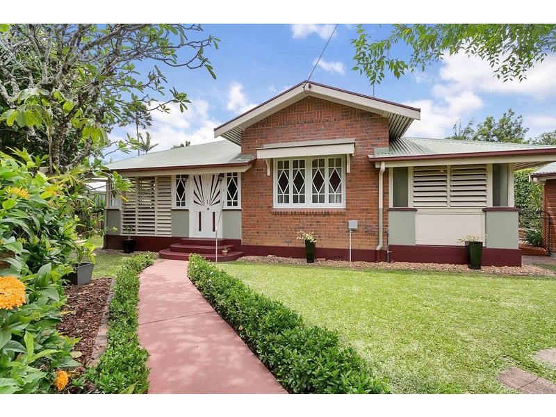 1 Mona Street, Whitfield QLD 4870