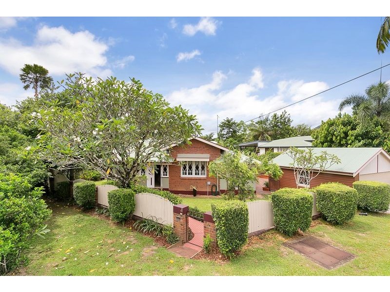 1 Mona Street, Whitfield QLD 4870