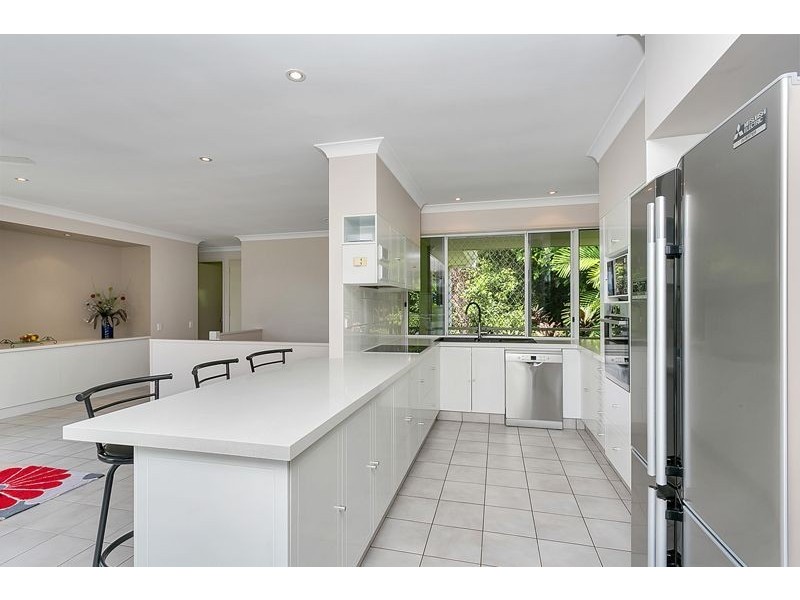 10 Cambanora Place, Mooroobool QLD 4870