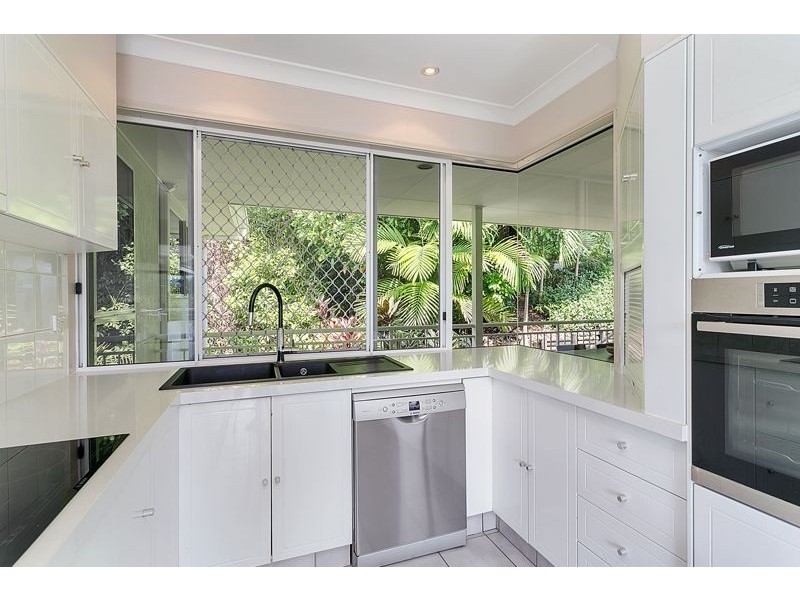 10 Cambanora Place, Mooroobool QLD 4870
