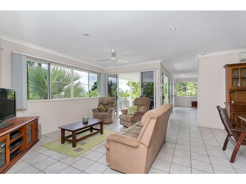 10 Cambanora Place, Mooroobool QLD 4870