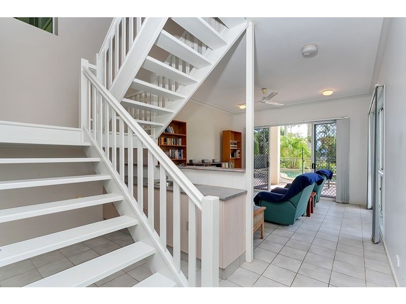 10 Cambanora Place, Mooroobool QLD 4870